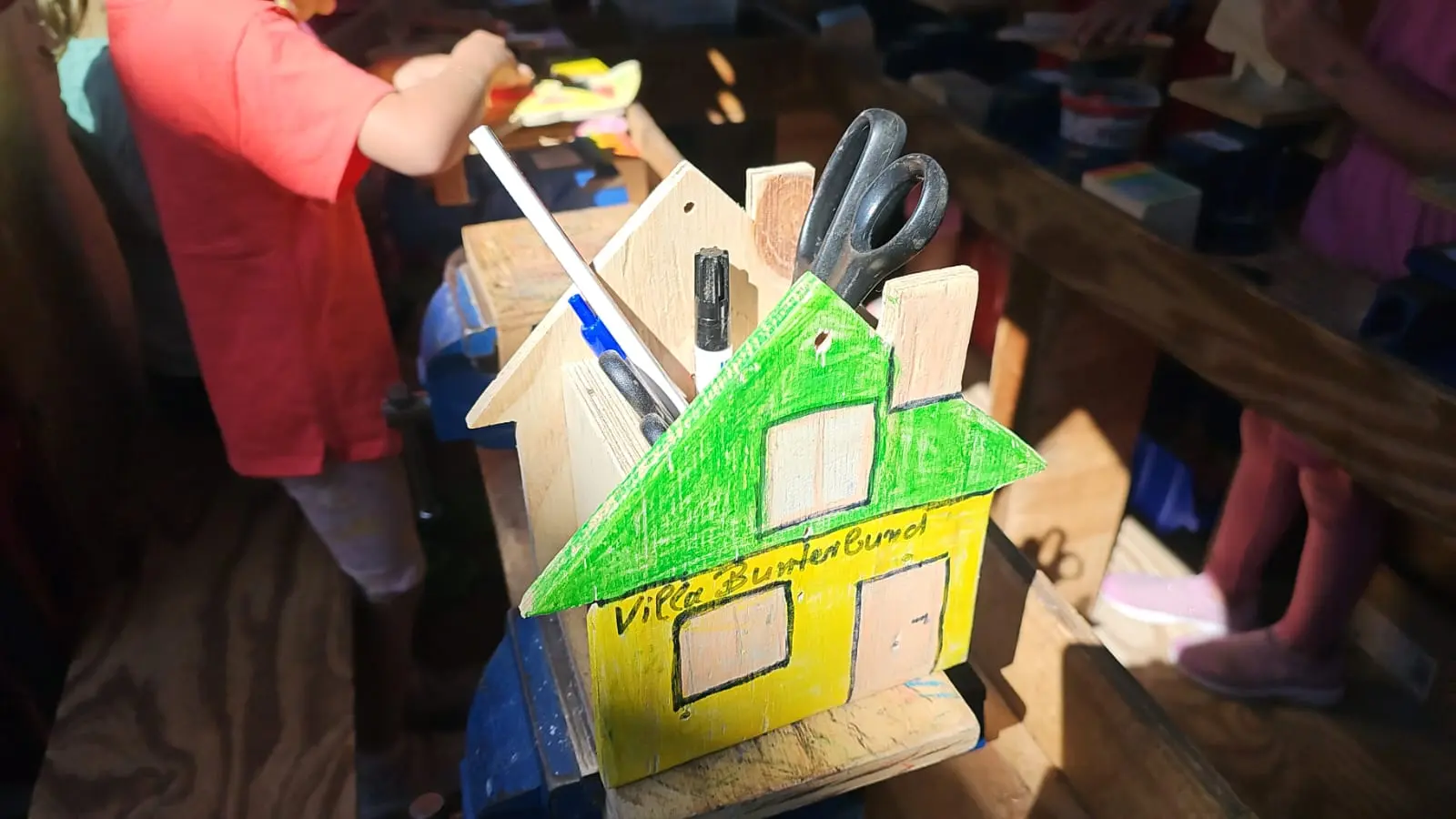 holzhaus-bastelprojekt-schule-basti-bus