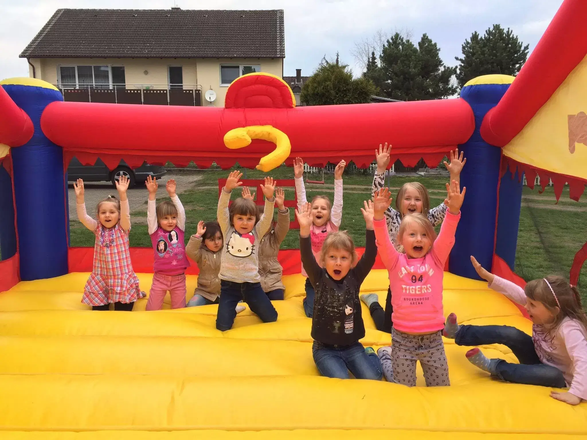 Hüpfburg Spaß Kindergeburtstag Köln